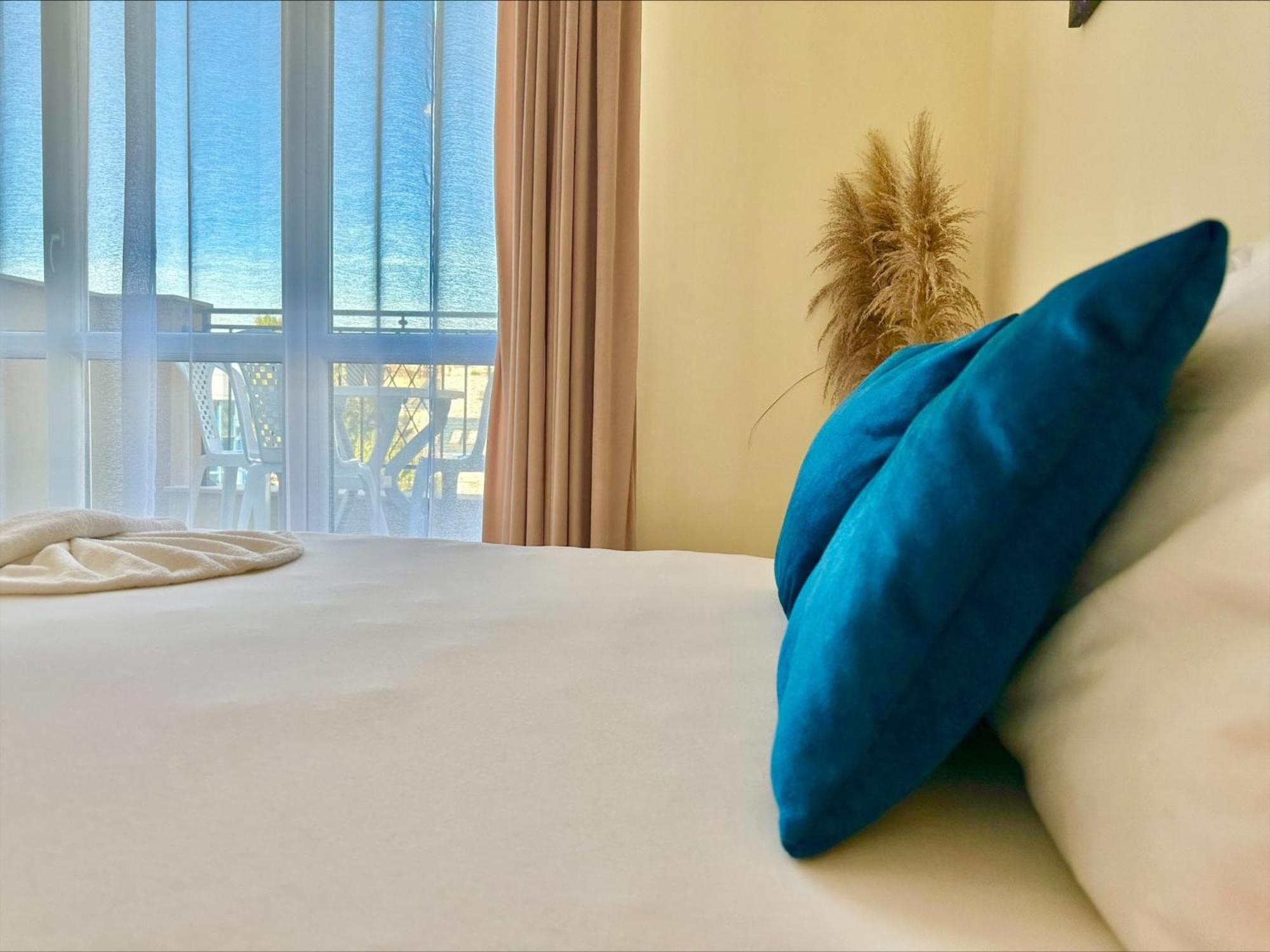 Ipanema Beach - Menada Apartments Свети-Влас Номер фото