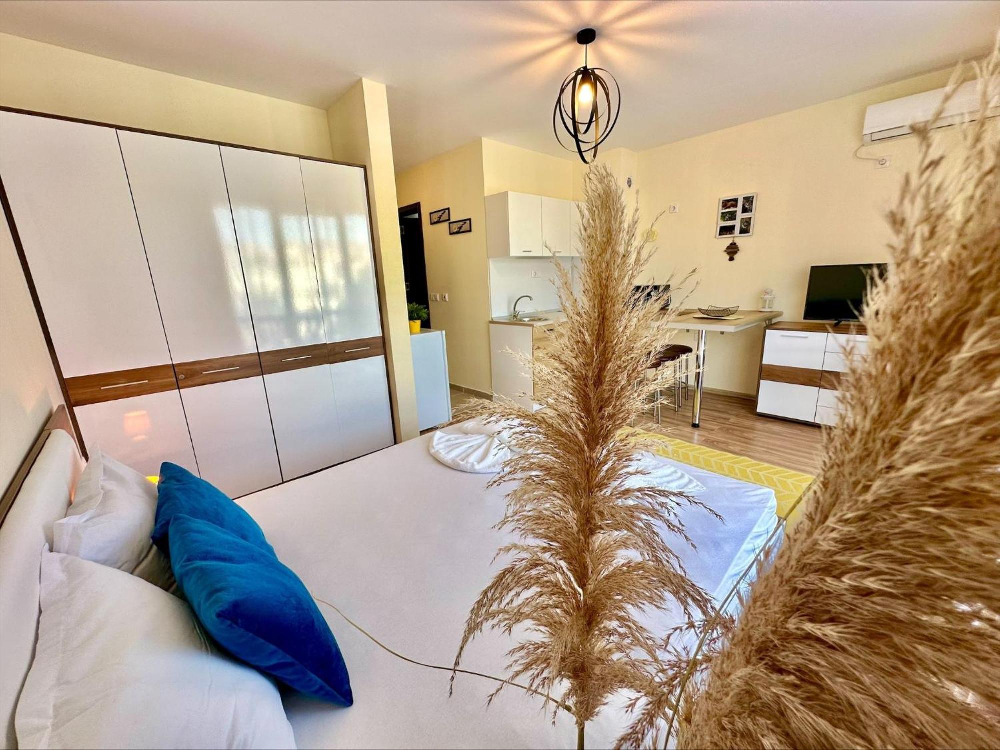 Ipanema Beach - Menada Apartments Свети-Влас Номер фото